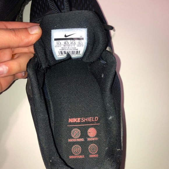 mens nike tennis shoe - Picture 3 of 4